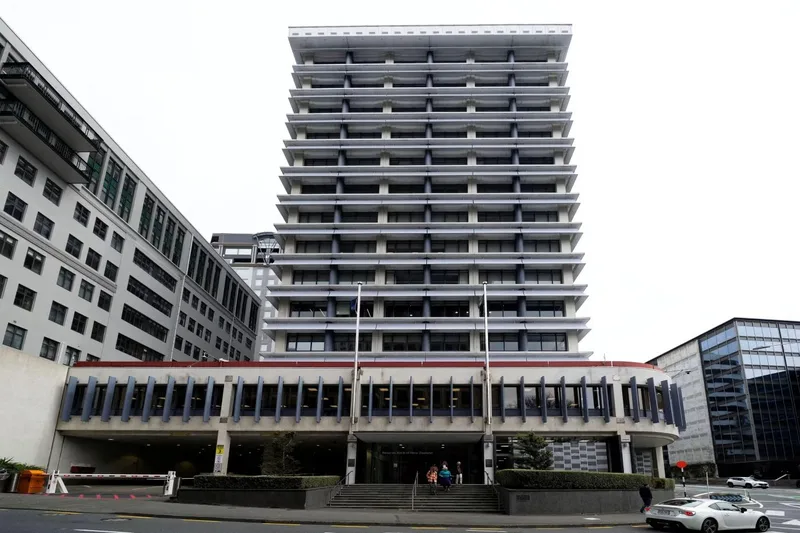 RBNZ Surprises With Larger Rate Cut as Economic Concerns Mount