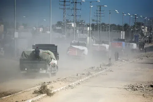 Gaza Aid Flows Stumble as Israel-Hamas Deal Has Uncertain Start