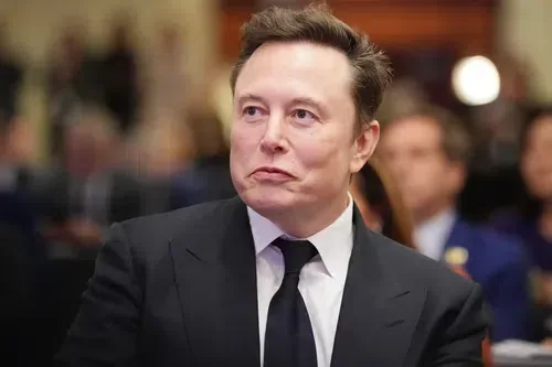 Musk Hijacks Tesla Earnings Call to Pitch $1 Trillion Pay Plan