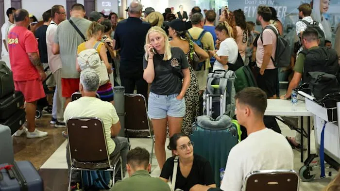 Air Travel Woes Grow as Chicago Storm Adds to Shutdown Mess