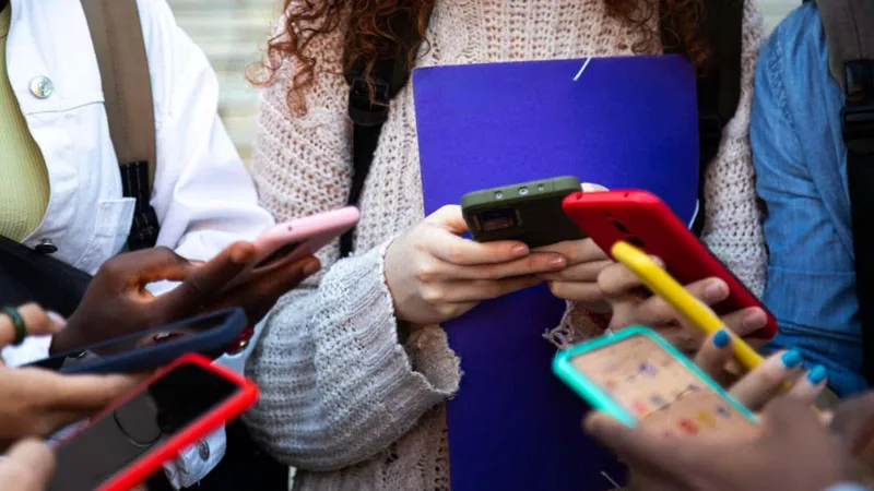 Does limiting social media help teens? We'll finally get some evidence