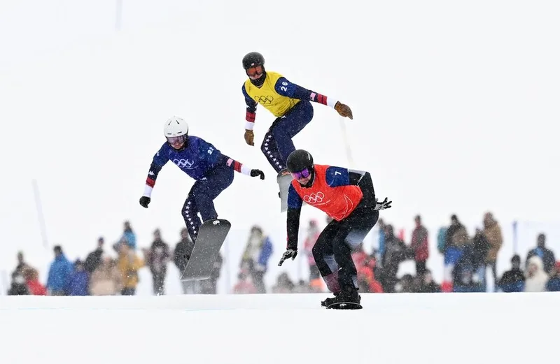 Reporter’s notebook: Finding the ‘team’ in snowboard cross