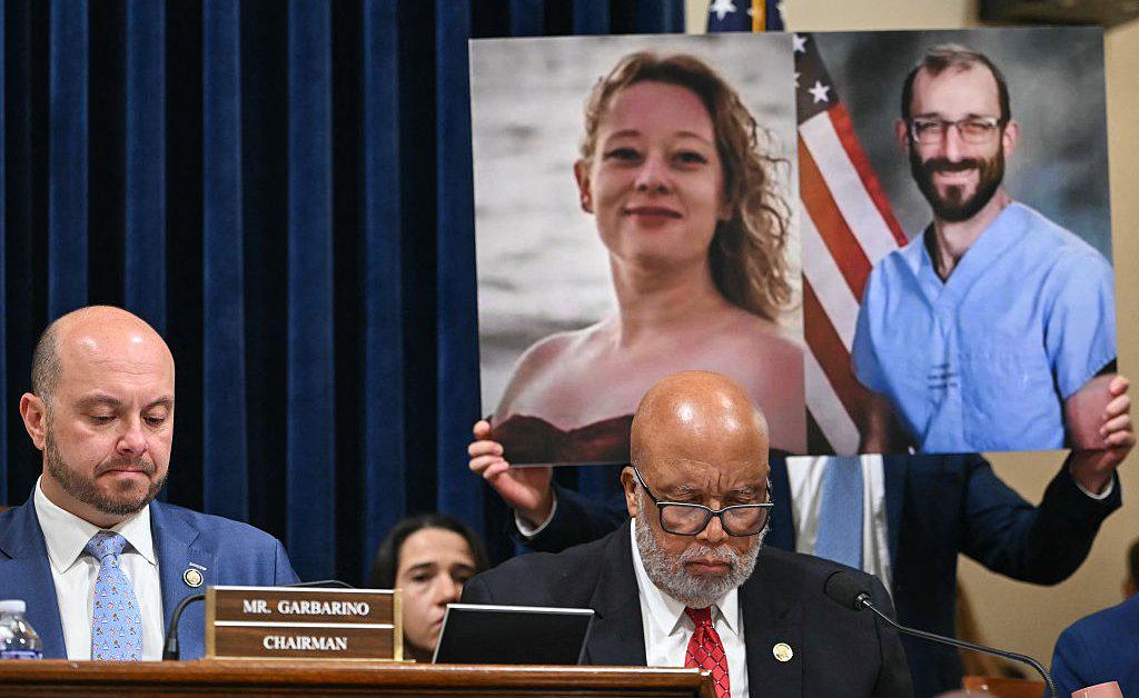 DHS to Shut Down With No End In Sight Amid Standoff over ICE