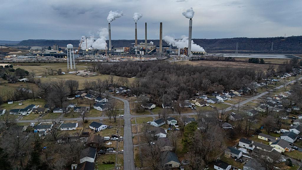 Trump Weakens Rules Limiting Pollution from Coal Plants