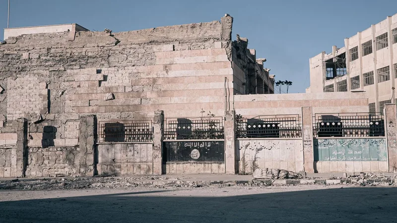How ISIS Seduced the Syrian City of Manbij