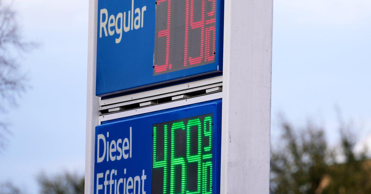 Gas Prices Surge in U.S. as Iran War Chokes Oil Supply