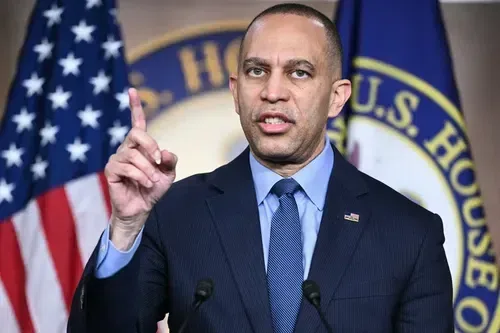 The Iran War Is Giving Democrats a Chance. Will They Take It?