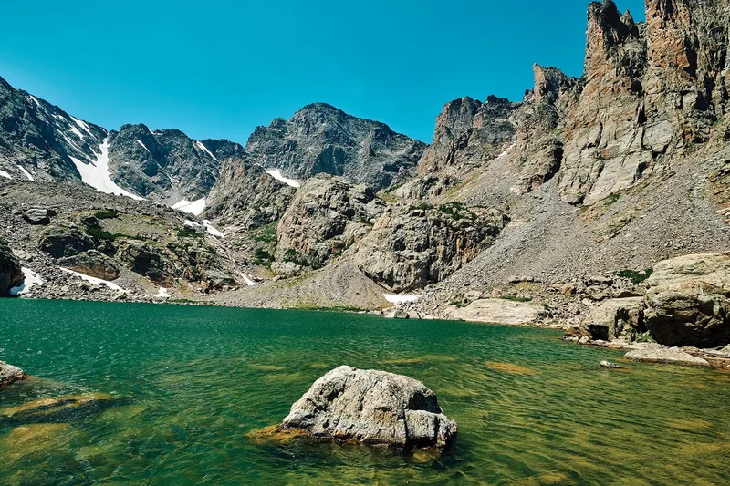 Scientists reveal why Rocky Mountain lakes are turning green