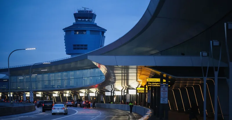 LaGuardia’s Air Traffic Controllers Had Too Much to Do