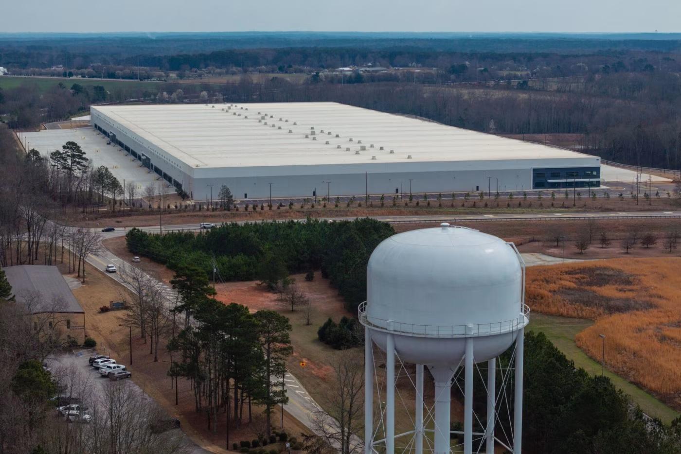 ICE Is Snapping Up Warehouses, Reviving the Market and Alarming Towns