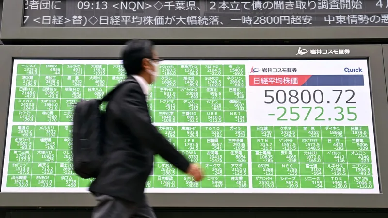 Yen and rupee rise as Asian countries struggle to defend their currencies