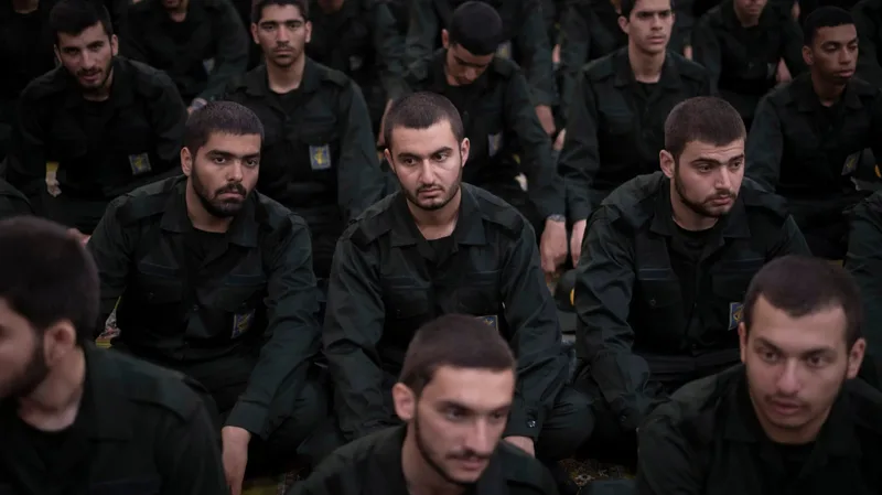 Iran launches recruitment drive after US invasion threats