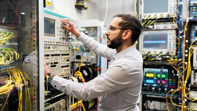 New fibre optic record allows 50,000,000 movies to be streamed at once