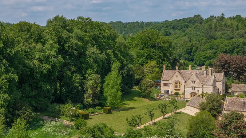 Buyers are going for the jugular in the UK’s country estate market  