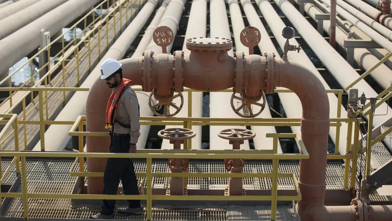 Gulf states consider new pipelines to avoid Strait of Hormuz