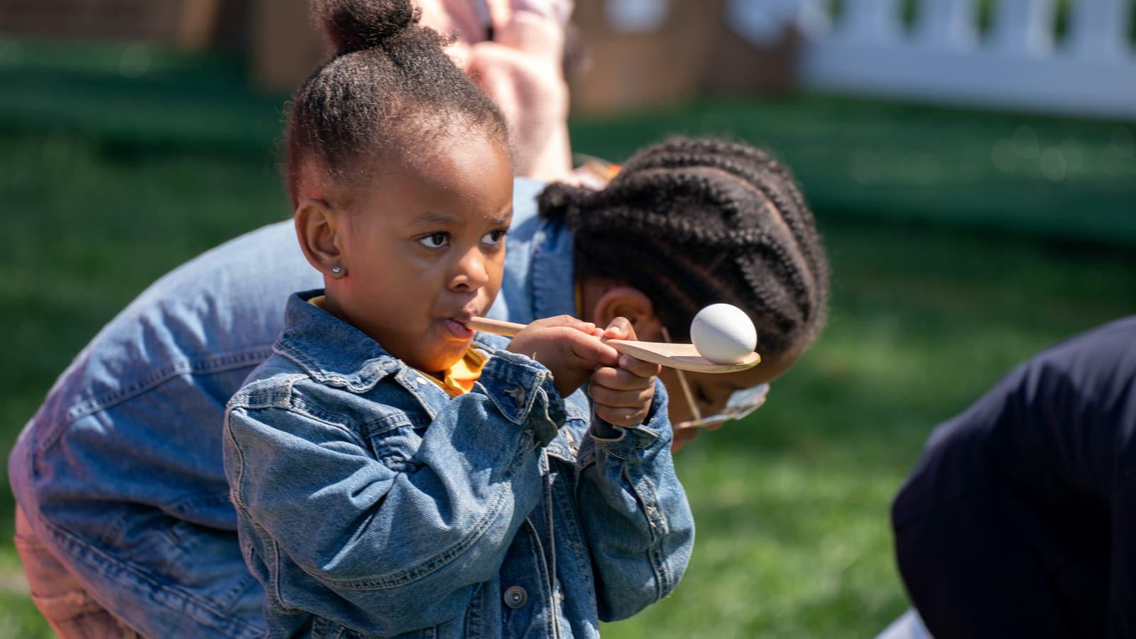 At Easter egg roll, Trump tells the children about the war