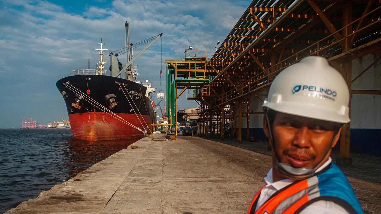Indonesia suggests charging a toll to transit the Malacca Strait
