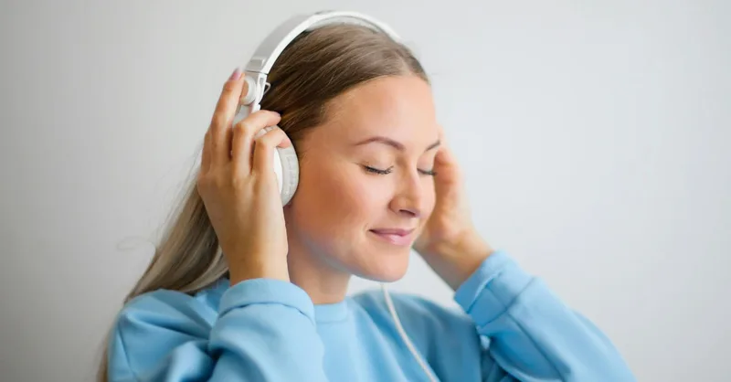 Closing Your Eyes Doesn’t Actually Help You Hear Any Better