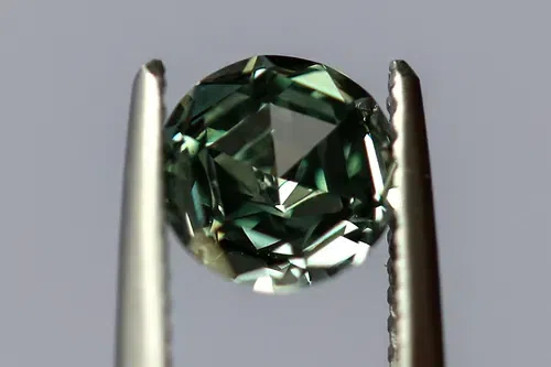 Why Diamonds Won’t Replace Gold as a Safe Haven