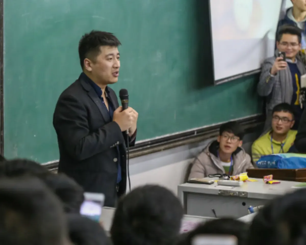 The Sudden Death of a Man Who Told Chinese Kids How to Succeed