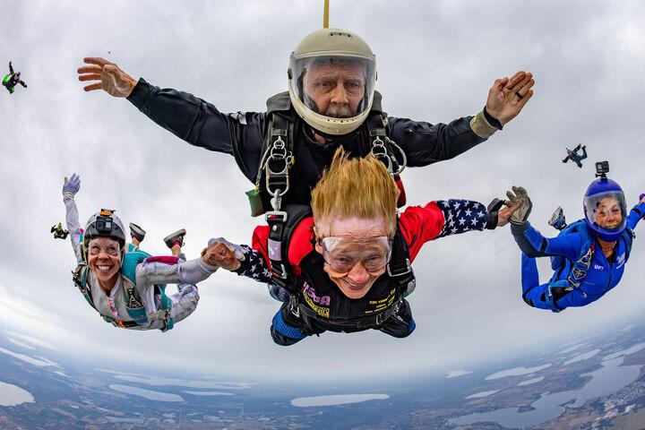 She’s 86. This is her 1000th skydive. Here’s how she stays young.