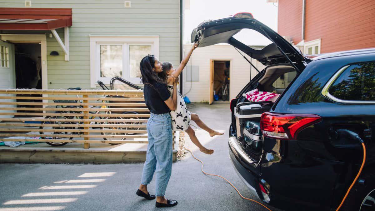 Electric vehicle owners could earn thousands by supporting power grid