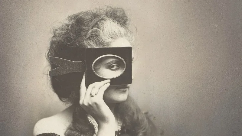 A Nineteenth-Century Countess’s Sultry Selfies