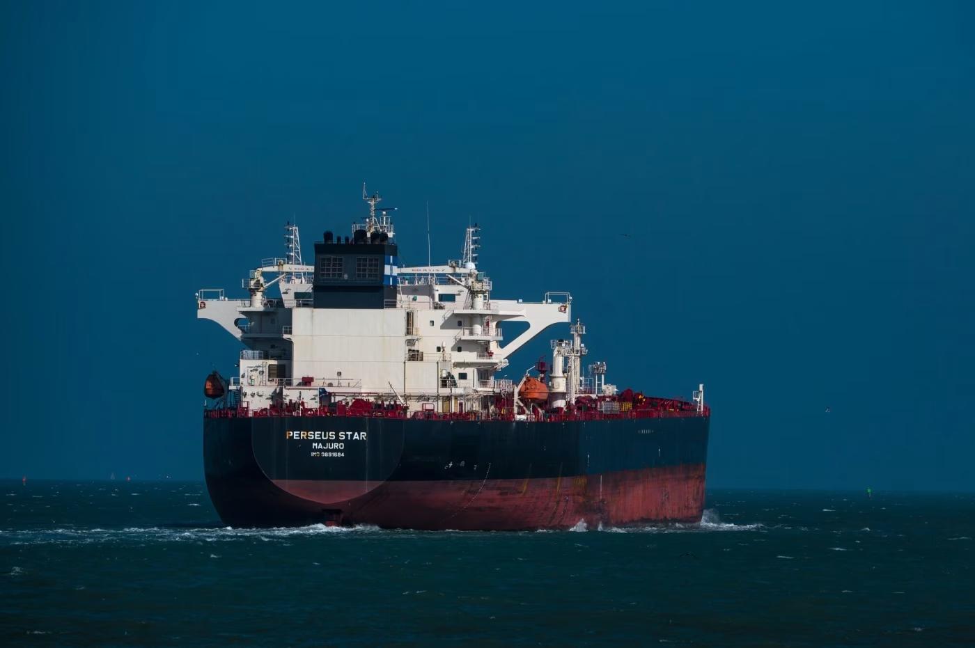 In a Day of Wild Market Moves, Oil Is a New Haven
