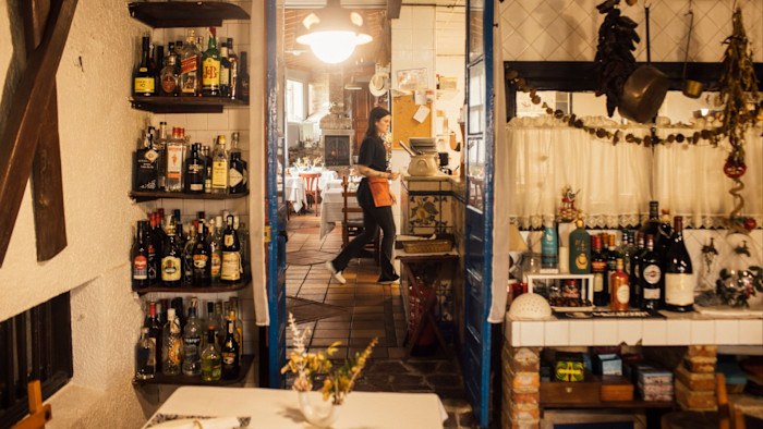 How to find a restaurant on holiday