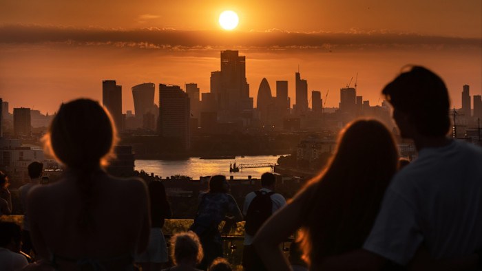 More than 2,700 deaths linked to UK heatwaves