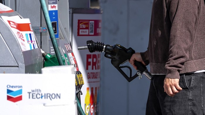 US petrol prices climb back above $4 as Iran war intensifies
