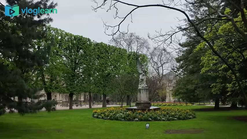 雨中回忆：花园里的甜蜜时光